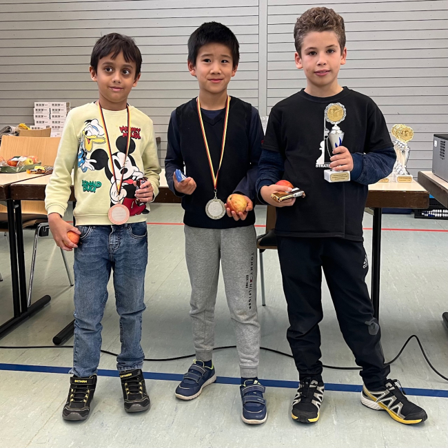 Spannende Partien bei der KO-WAM in Öffingen: Vereinsderby zwischen Paul Osterried und Thanusan Sathanandarajah