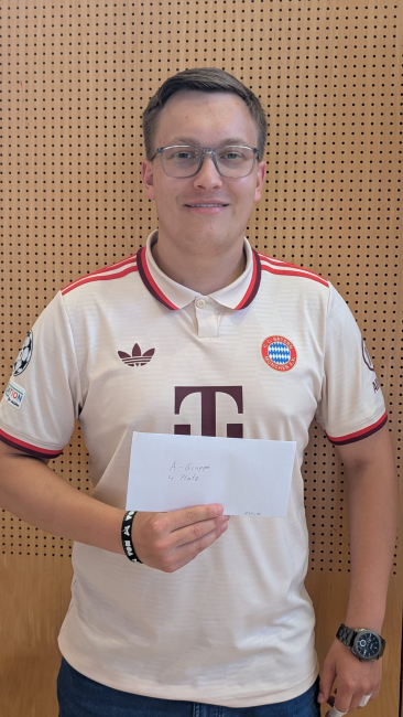 Thomas mit stolzgeschwellter Brust