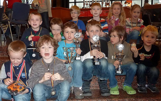 Jugend im Verein - Jugendarbeit | SGEM Schwäbisch Gmünd 1872 e.V. - Schachgemeinschaft im Bezirk Ostalb/Württemberg Jugend im Verein - Jugendarbeit | SGEM Schwäbisch Gmünd 1872 e.V. - Schachgemeinschaft im Bezirk Ostalb/Württemberg