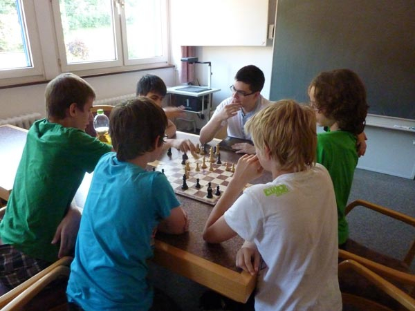 Training mit Jewgeny Denisow | Jugend im Verein - Jugendarbeit | SGEM Schwäbisch Gmünd 1872 e.V. - Schachgemeinschaft im Bezirk Ostalb/Württemberg Training mit Jewgeny Denisow | Jugend im Verein - Jugendarbeit | SGEM Schwäbisch Gmünd 1872 e.V. - Schachgemeinschaft im Bezirk Ostalb/Württemberg